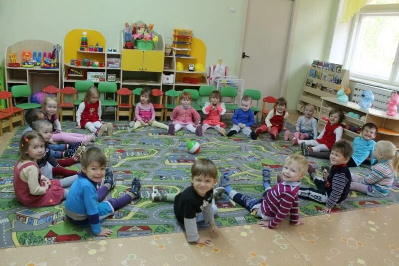 Детский садик найди. Садик садик. Игрушки в группе детского сада. Показ в детском саду в младшей группе. Мой садик.