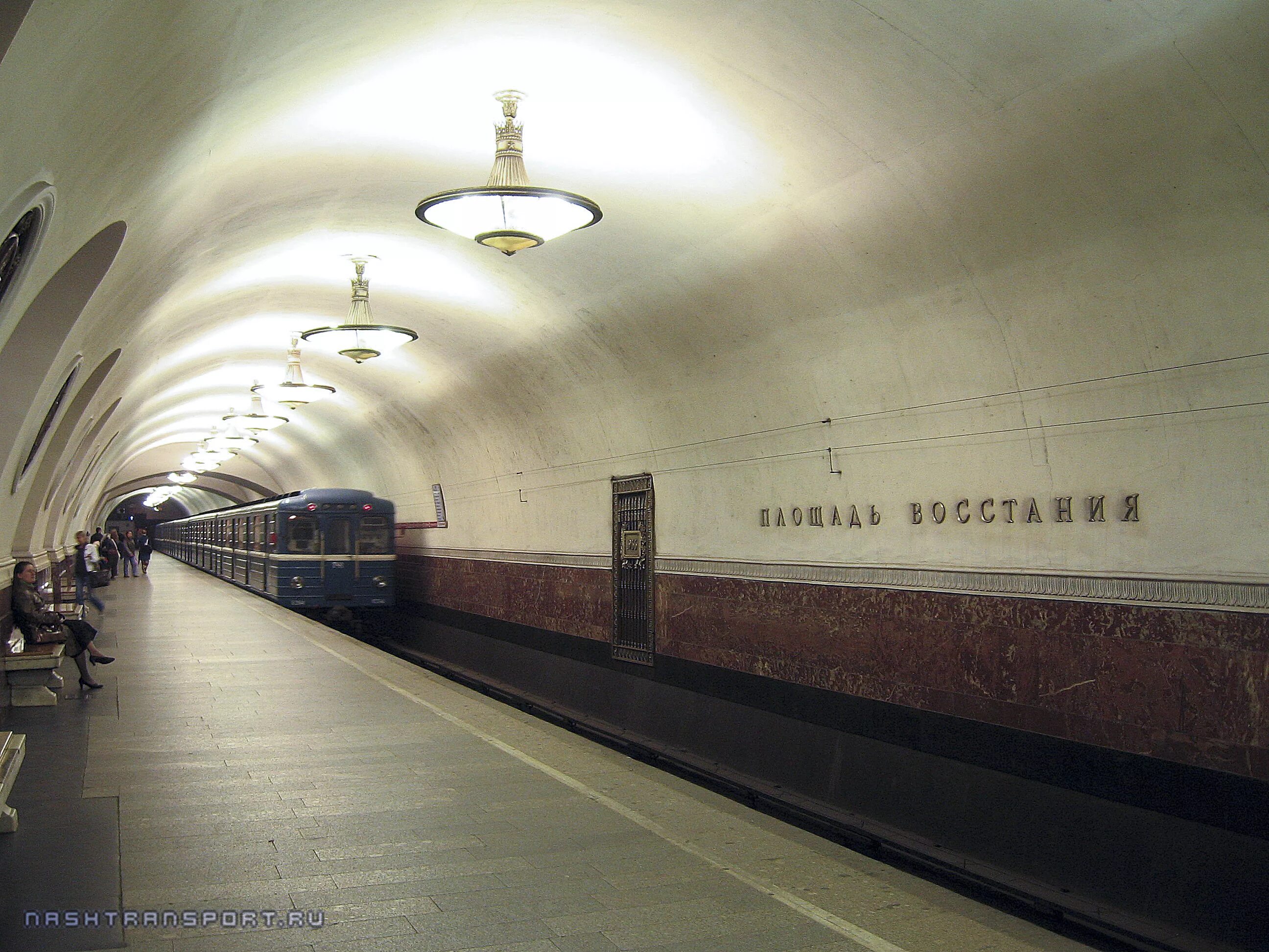 Станция площадь Восстания. Площадь Восстания Санкт-Петербург метро. Метрополитен станция площадь Восстания. Станция метро СПБ Восстания.