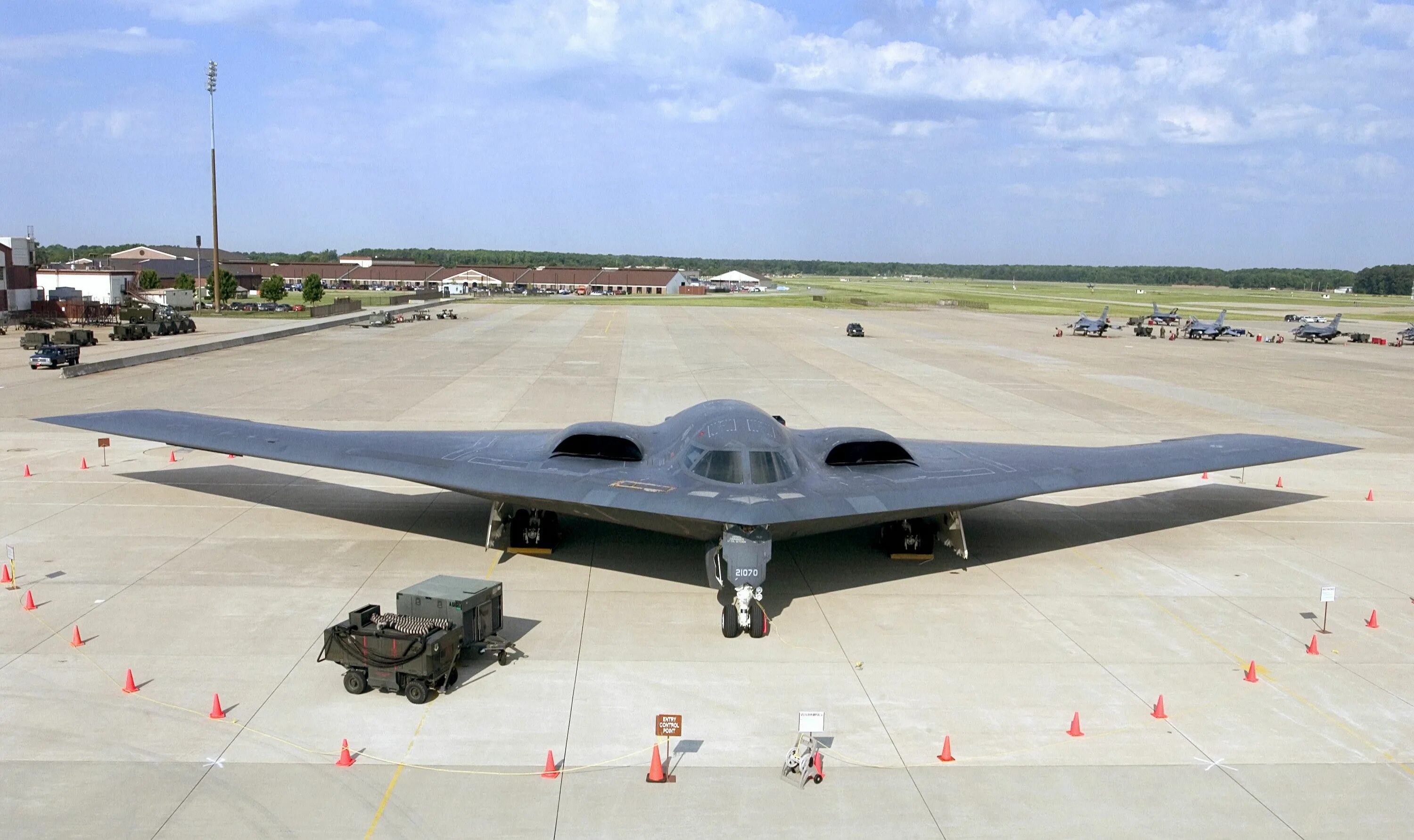 B 2 в действии. B-2 Spirit: стелс-бомбардировщик. Стелс b2 самолет невидимка. Стелс бомбардировщик б2. B-2 Spirit Stealth Bomber.