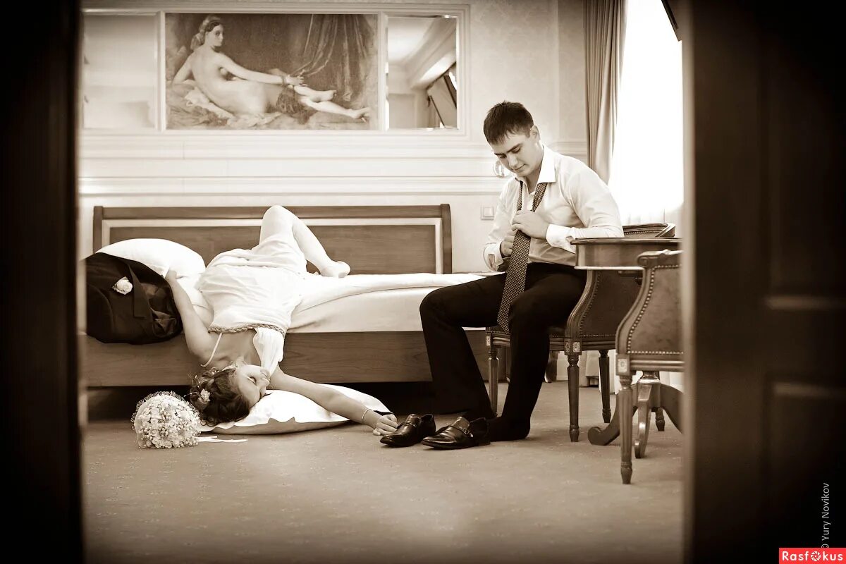 утро жениха и невесты. утро жениха и невесты. сборы жениха и невесты фотосессия. утро жениха и невесты. совместные сборы жениха и невесты фотосессия.