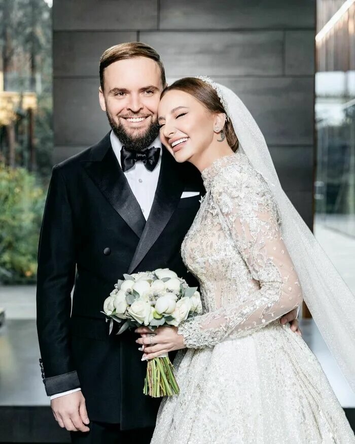 виктория лопырева свадьба. муж миллионер. артик и асти свадьба. девушка и мужчина свадьба. принцесса евгения йоркская и джек бруксбэнк.