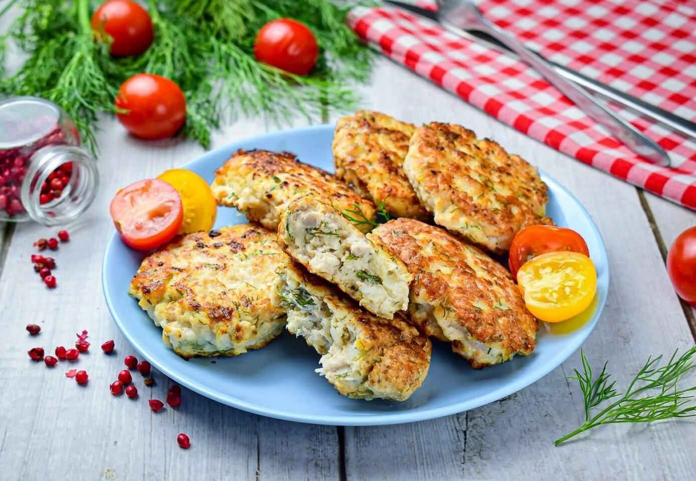 Котлетки из куриной грудки рубленные. Котлеты рубленые из куриной грудки. котлеты из куриной грудки. рубленные котлеты из куриной грудки. котлеты из грудки курицы рубленные.