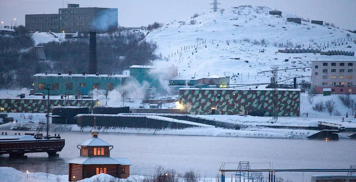 Г гаджиево. Гаджиево база подводных лодок Северного флота. Бухта Ягельная Гаджиево городок. Военно-морская база Гаджиево. Северный флот Гаджиево.