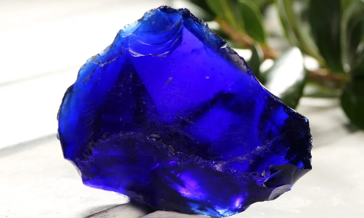 Камень обсидиан синий. Обсидиан и сапфир. Севанский голубой обсидиан. Вулканическое стекло голубое. Синий обсидиан