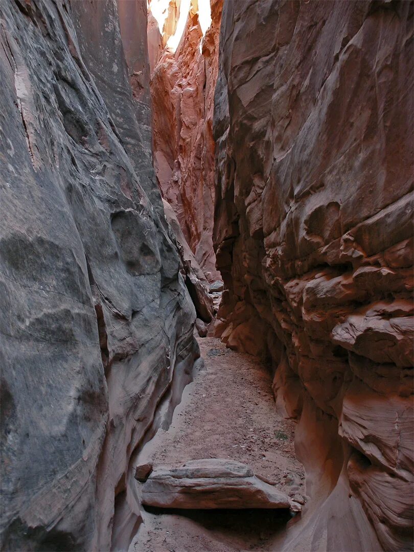 Blue canyon. Каньон Блю Джон. Каньон Блю-Джон Юта. Сулянски канион. Озера в каньоне Блю Джон.