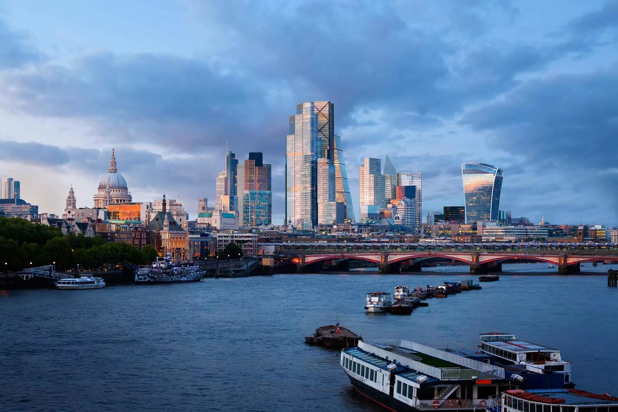 Сити британия. Район Сити в Лондоне. Район Лондонский Сити (City of London). Деловой центр Лондона. Небоскребы Лондона район Сити.