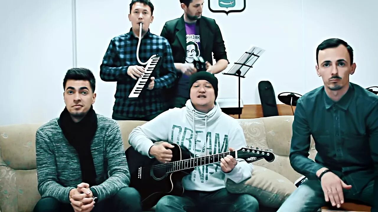 Камызяки булочка. Булочка камызякские псы. Кулясов камызяки. Камызяки бэнд. Камызяки булочка.