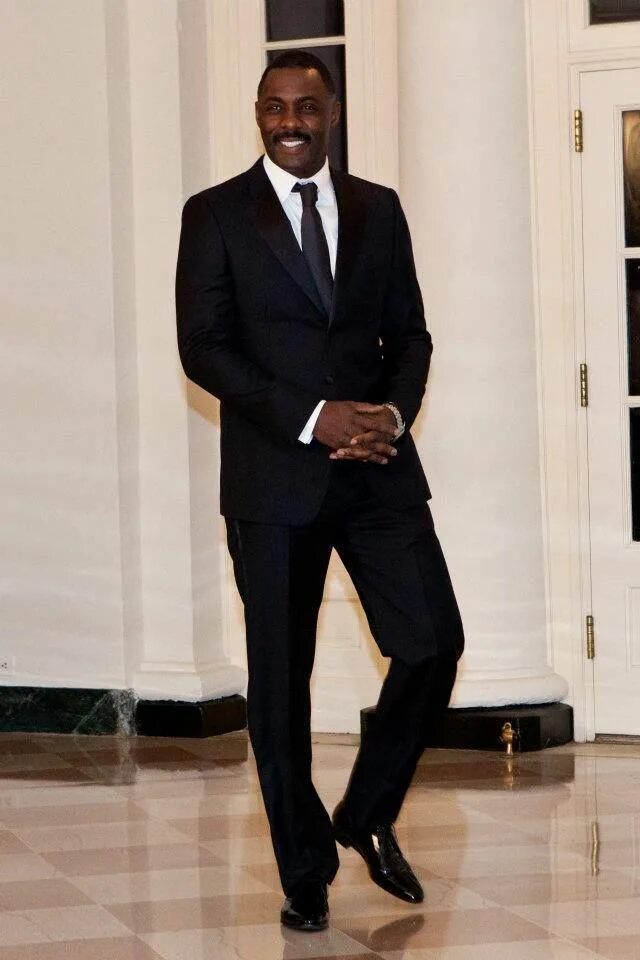 Idris elba young. Идрис рост. Идрис эльба офис. Идрис эльба тело. Идрис эльба актер.