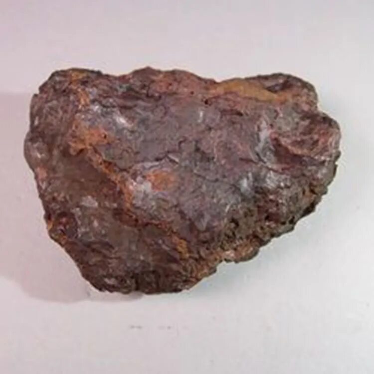 Сколько в руде железо. Hematite Iron ore. Гематит красный Железняк. Концентрат железорудный гематит. Железная руда красный Железняк.