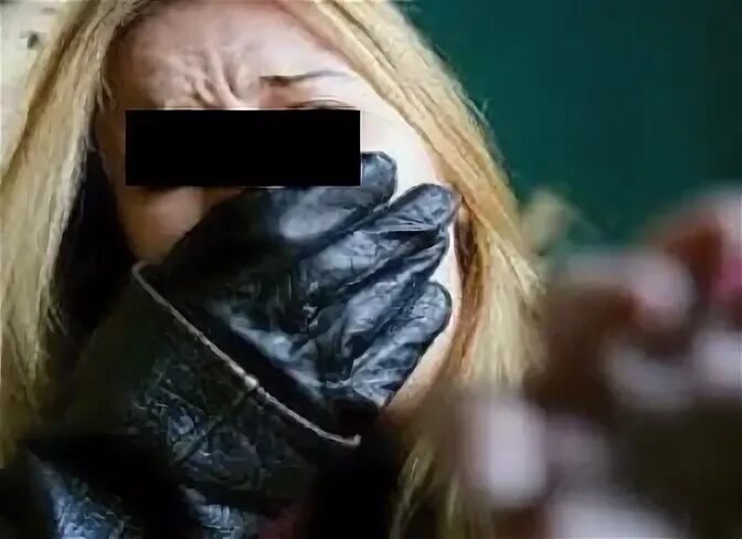 Похитил бывшую девушку. Похищение девушек в автомобиле. Живой товар фильм 2005. Похитил бывшую девушку. Девушку затолкали в машину.