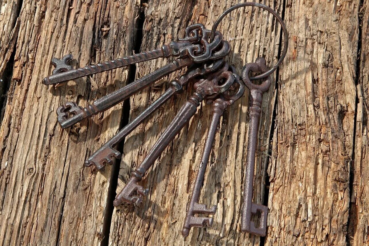 7 keys. Старинный ключ. 7 keys. Keyseven компания. Tsa007 ключ.