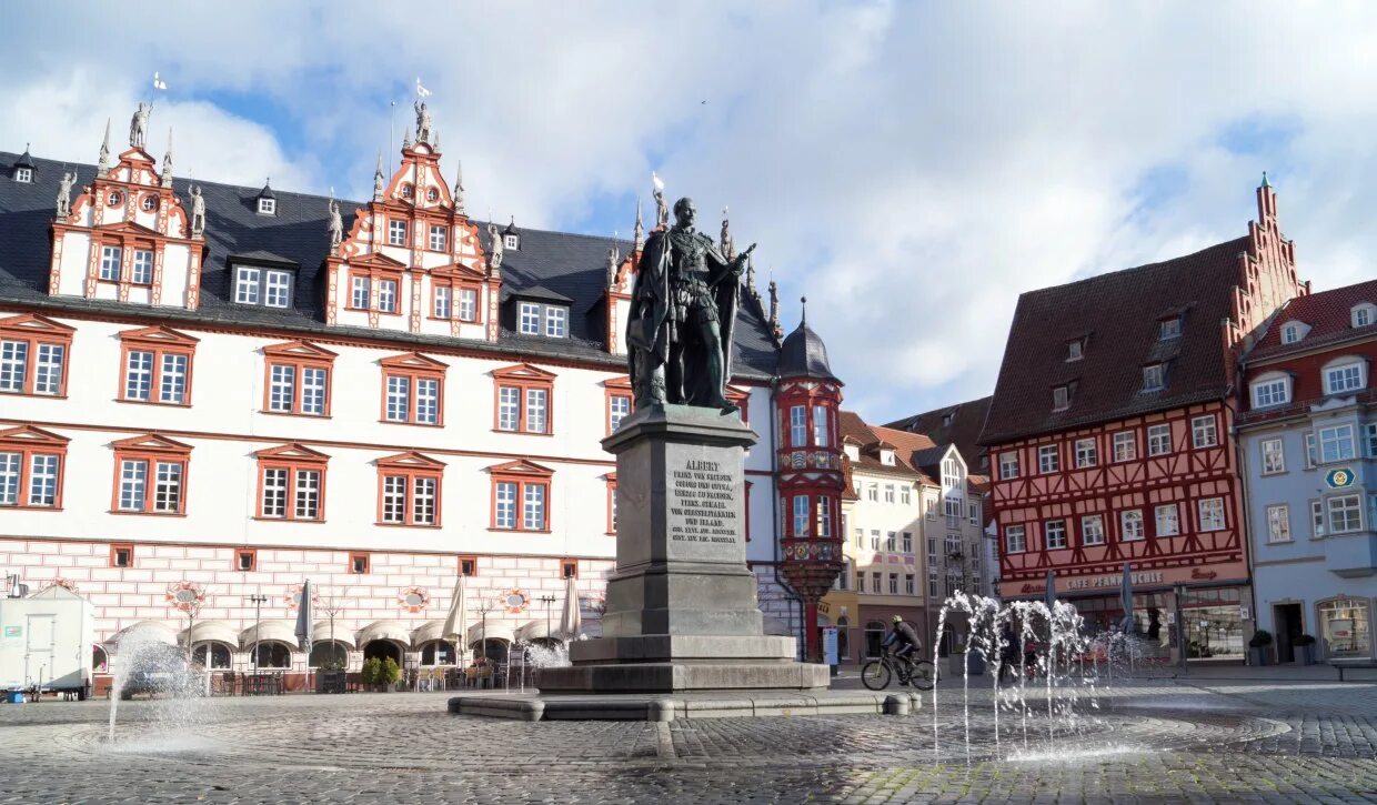 Кобург зимой. Город кобург. Кобург фото города. Tomo германия. Города германии кобург фото.