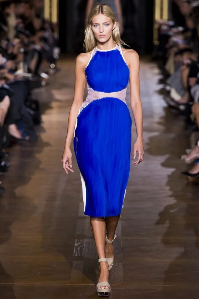 Цвет электро. Stella MCCARTNEY Dress 2013. Стелла Маккартни дизайнер синем платье. Синий электрик цвет. Цвет электрик в одежде.