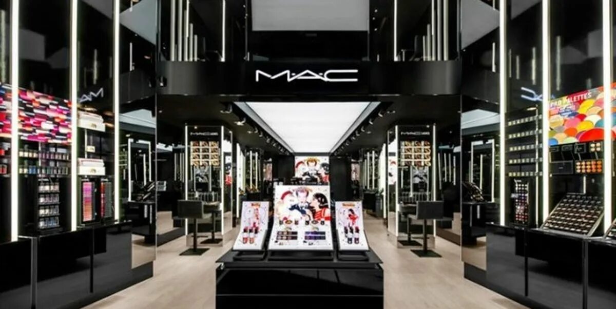 Mac shop ru. Косметика Мак. Mac магазин косметики. Создатели Мак косметики. Mac магазин косметики помещение.