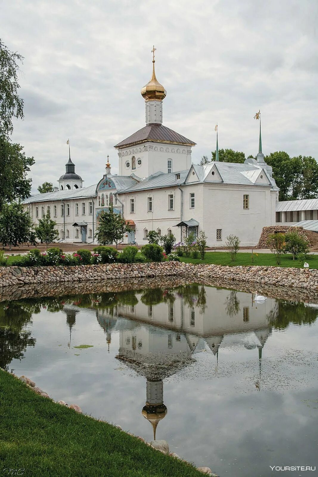 Свято введенский женский монастырь ярославль. Свято-Введенский Толгский женский монастырь. Свято-Введенский Толгский монастырь в Ярославле. Толга женский монастырь Ярославль. Талдомский монастырь Ярославль.