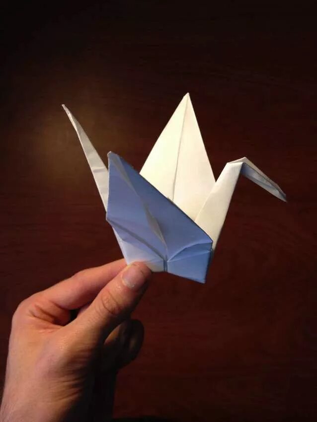 Бумажный журавль. Оригами. Бумажный Журавлик. Оригами Журавлик. Журавль из бумаги.