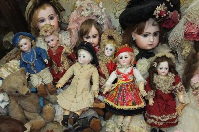 Коллекция антикварных кукол. Кукла коллекционная. Хобби коллекционирование кукол. Коллекция кукол. Коллекции кукол у коллекционеров.
