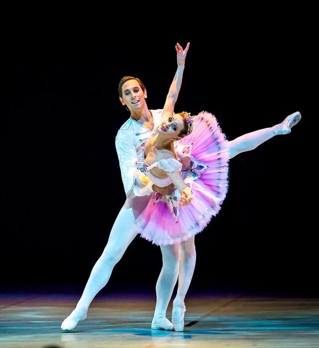Pa de deux. Tchaikovsky ballet school. Pa de deux. Па-де-де или па-де-дё. Балет pas de deux.