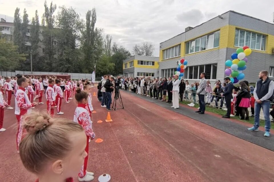 Сшор волгоград. Спортшкола 10 Волгоград. Самая большая школа. Школа олимпийского резерва Волгоград. Олимпийская школа резерва Кочетовка.