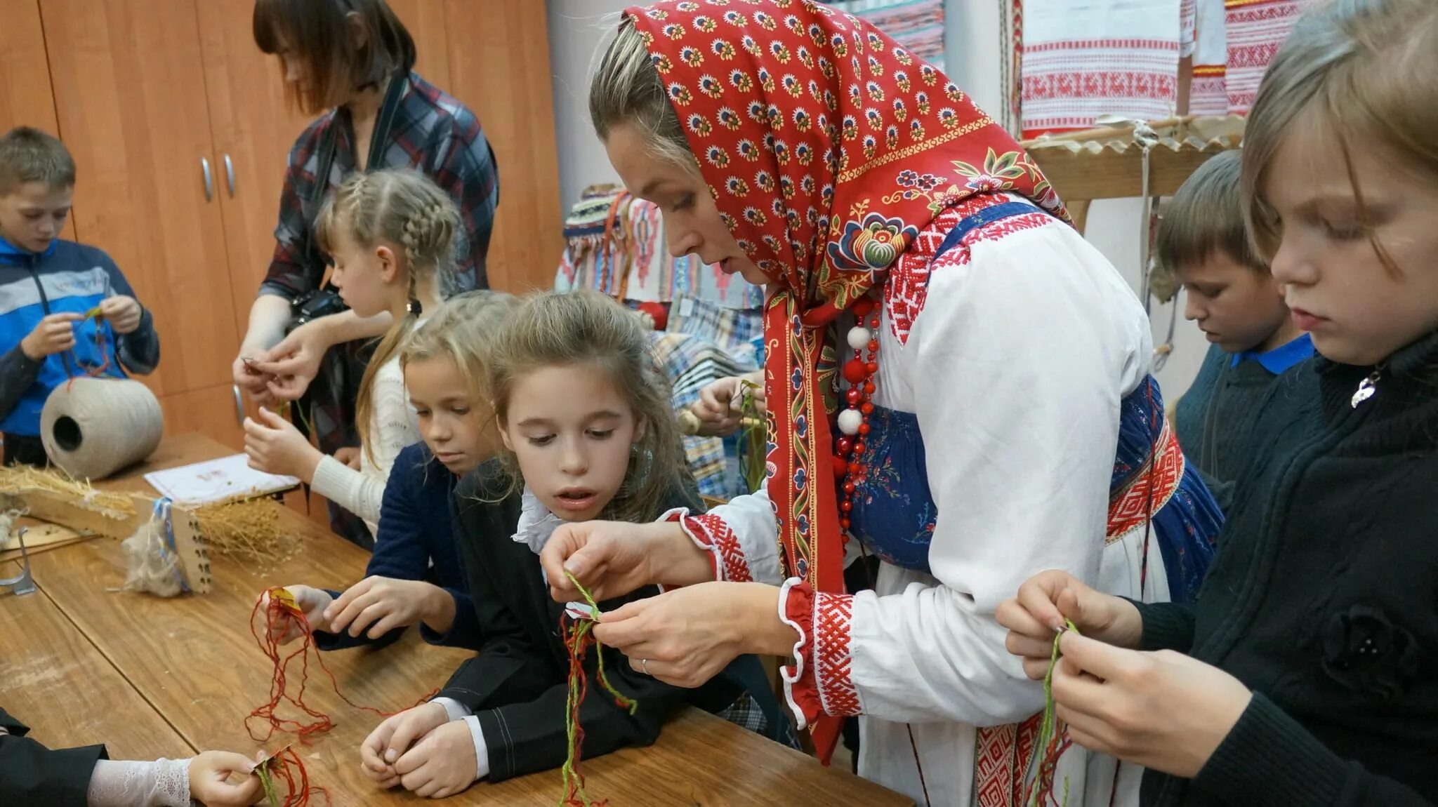 Традиции народных промыслов. Фестиваль народных промыслов. Русская народная культура. Народная школа России. Творческие промыслы