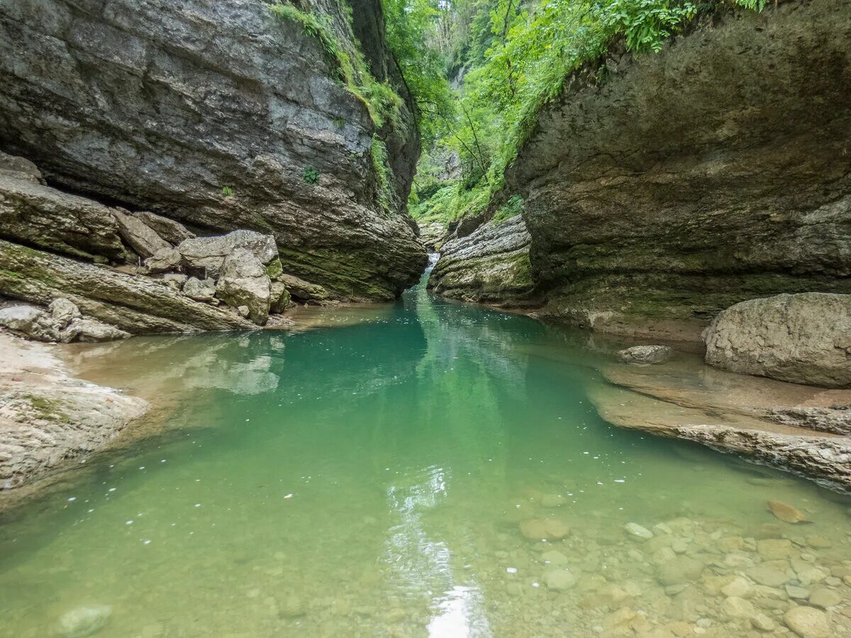 ущелье в п п. ущелье зайзенбергкламм. гуамское ущелье портрет ленина. теснина гуамское ущелье. ущелье в п п.