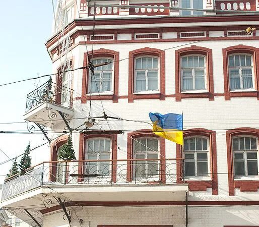 Где посольство украины. Консульство Украины в России. Посольство Украины во Владивостоке. Посольство Украины в Новосибирске. Посольство Украины в Москве.