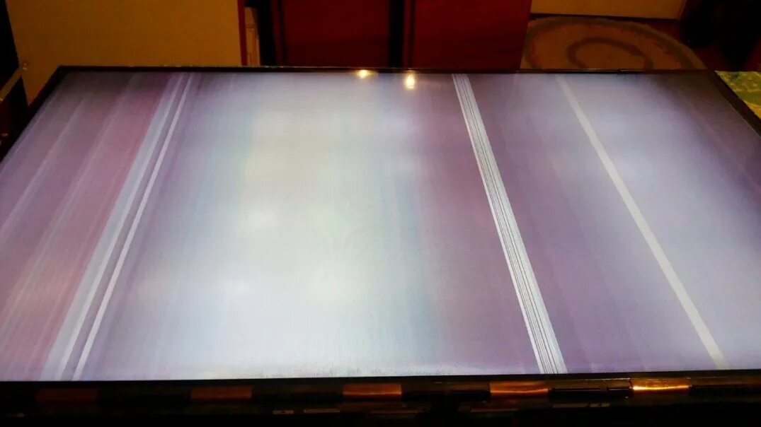 Lg вертикальные полосы. Вертикальные полосы 32lm340t. Вертикальные полосы на LG 42lv3400. Вертикальная белая полоса на матрице телевизора LG. Вертикальные полосы на экране телевизора LG 32ln541u.