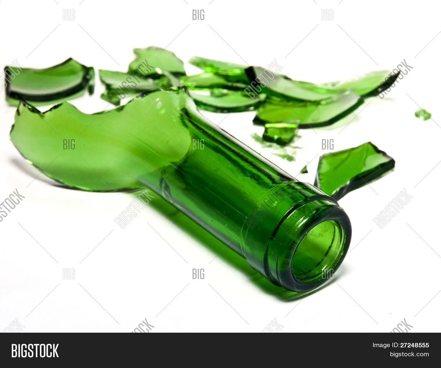 Разбитая бутылка. Разбитые стеклянные бутылки. Стеклянные бутылки отходы. Разбитая бутылка стекло.