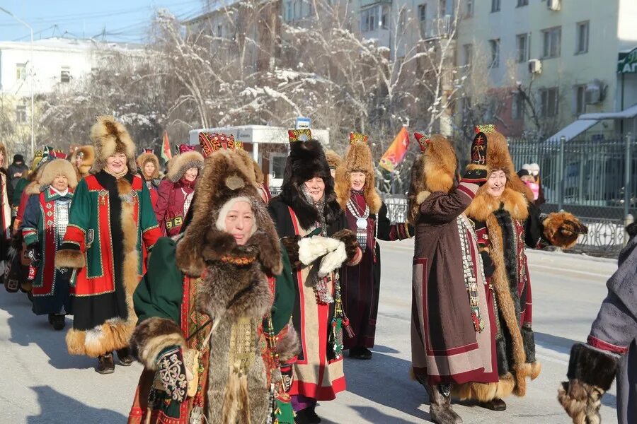 Выставка в доме дружбы народов якутии. Выставка мастера якутии. Владимир аммосов якутск. Мастер якутия. Мастер якутия.