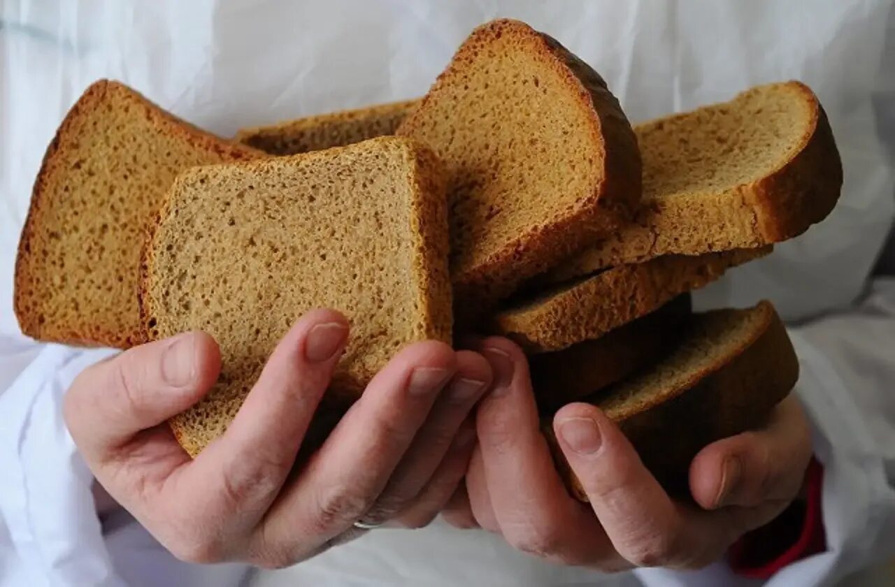 сухари. экструзионные сухарики. сухари к пиву. гренки. кто ест сухари по утрам.