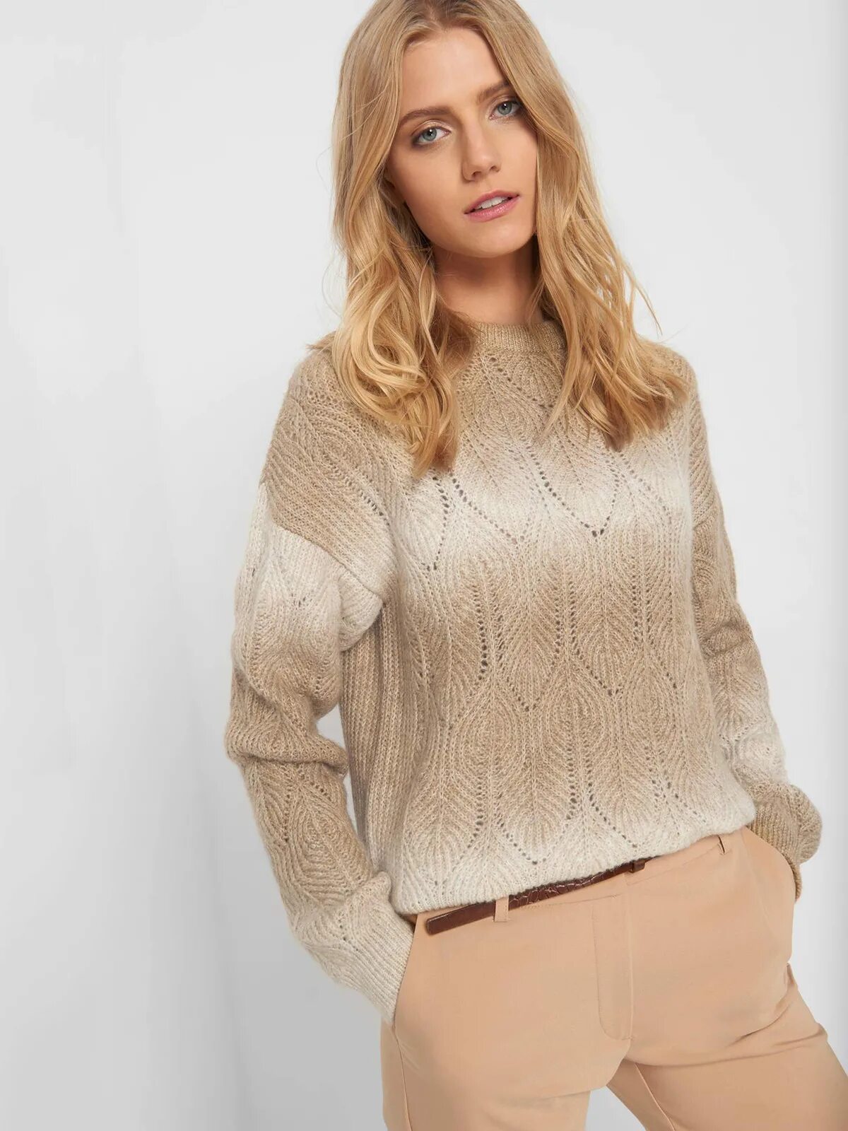 Hm 105669 свитер. Бежевый свитер. Джемпер бежевый. Свитер беж. Свитер беж.