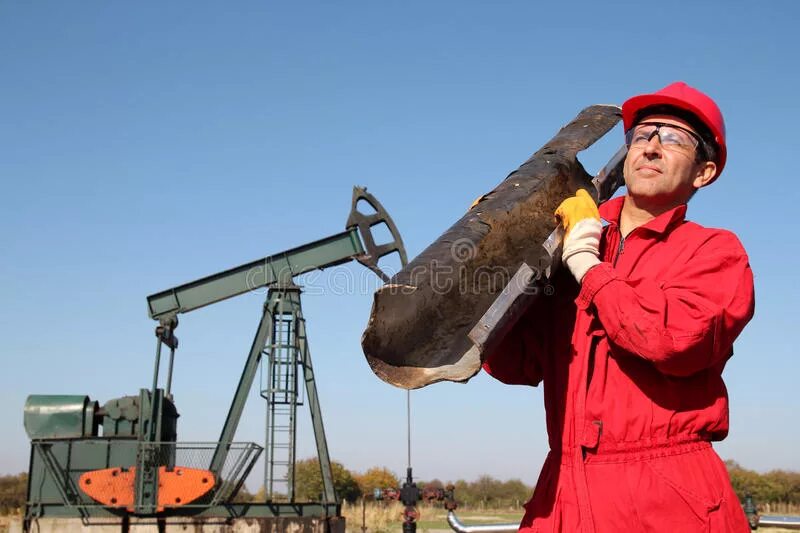 Working dick. Нефтяник профессия. Oilfield workers. Грустный работник в нефтепромысле. Oilfield Engineer smiles.