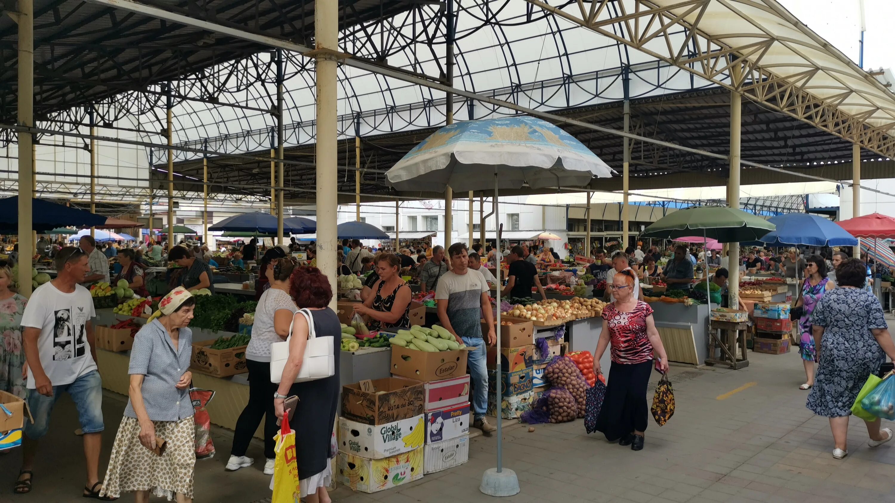 Центральный рынок армавир. Армавир центральный рынок работа. Рынок в армавире продуктовый. Центральный рынок армавире краснодарского края. Армавирский рынок центральный мясной.