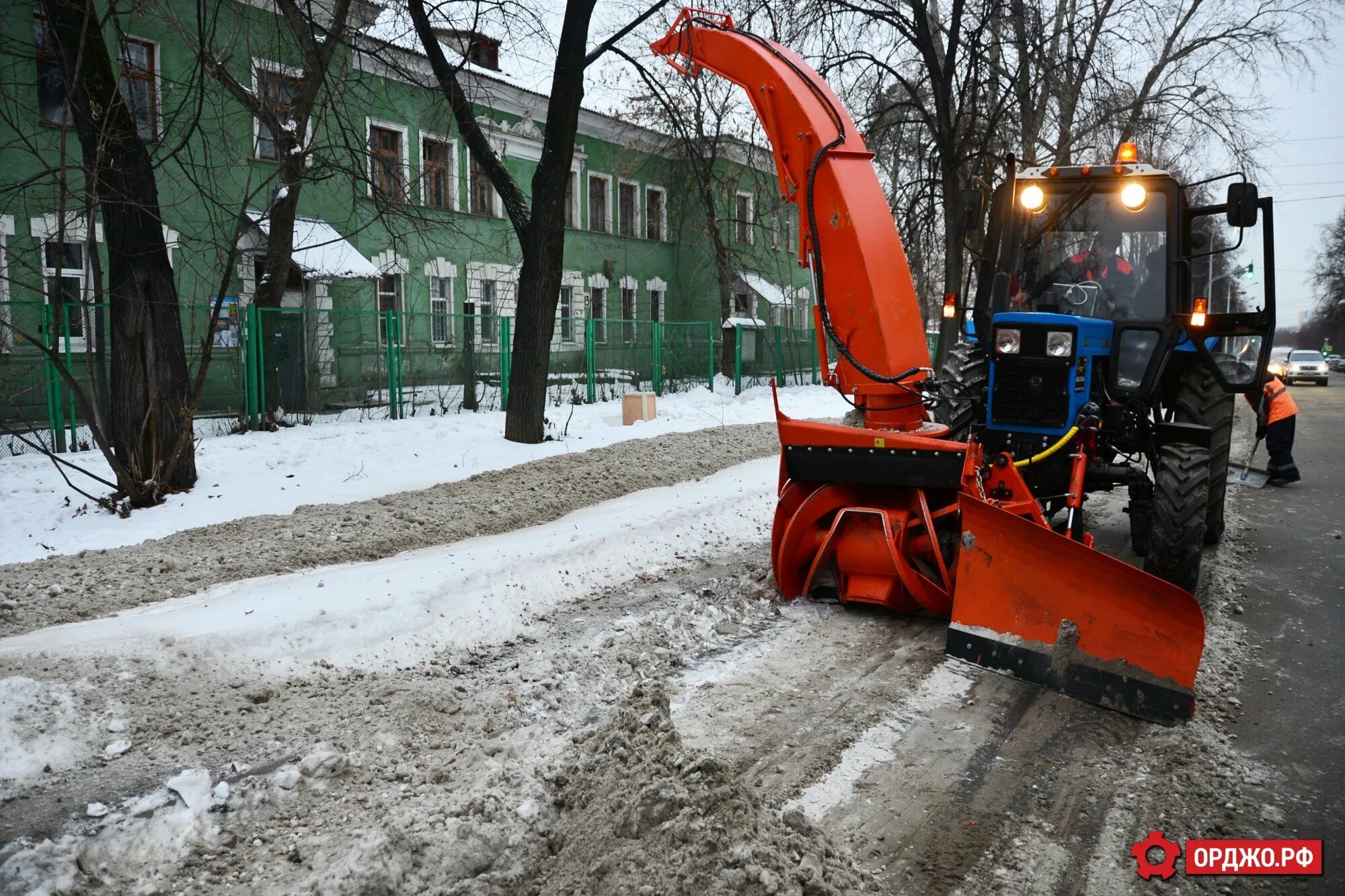 Снегоуборщик 760. Снегоочиститель роторный ФРС-200м. Плужно роторный снегоочиститель. Трактор с плужным снегоочистителем. Роторный снегоочиститель на МТЗ 82.