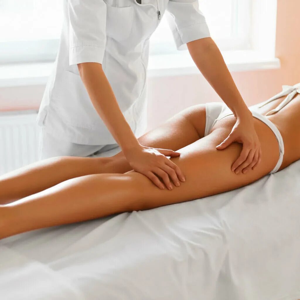 Процедуры для тела. Массаж красивой девушке. Массаж фото. Модель девушка массаж. Массаж спины.