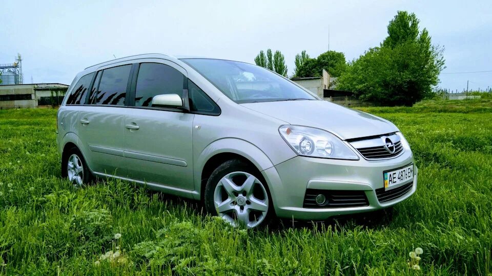 Куплю зафира 1.8 бензин. Opel Zafira 2008 1.8. Зафира 2007 год 1.6 ГАЗ бензин. Опель Зафира б 1.8 XER. Опель Зафира ОПС ГАЗ бензин.