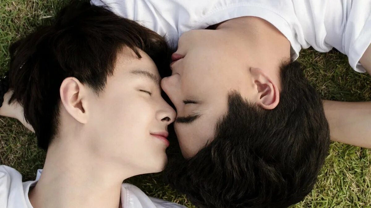 Про гейскую любовь. Любовь между мужчинами. Два парня на природе. Дорама лакорн bl. Корея bl дорама.