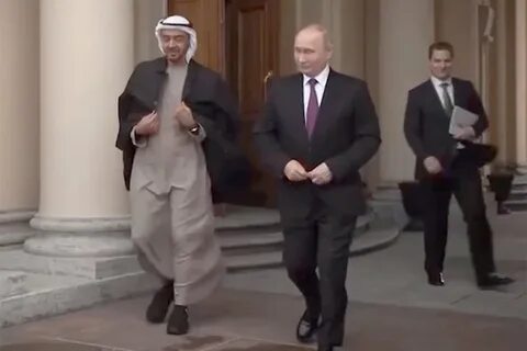 Отдал пальто