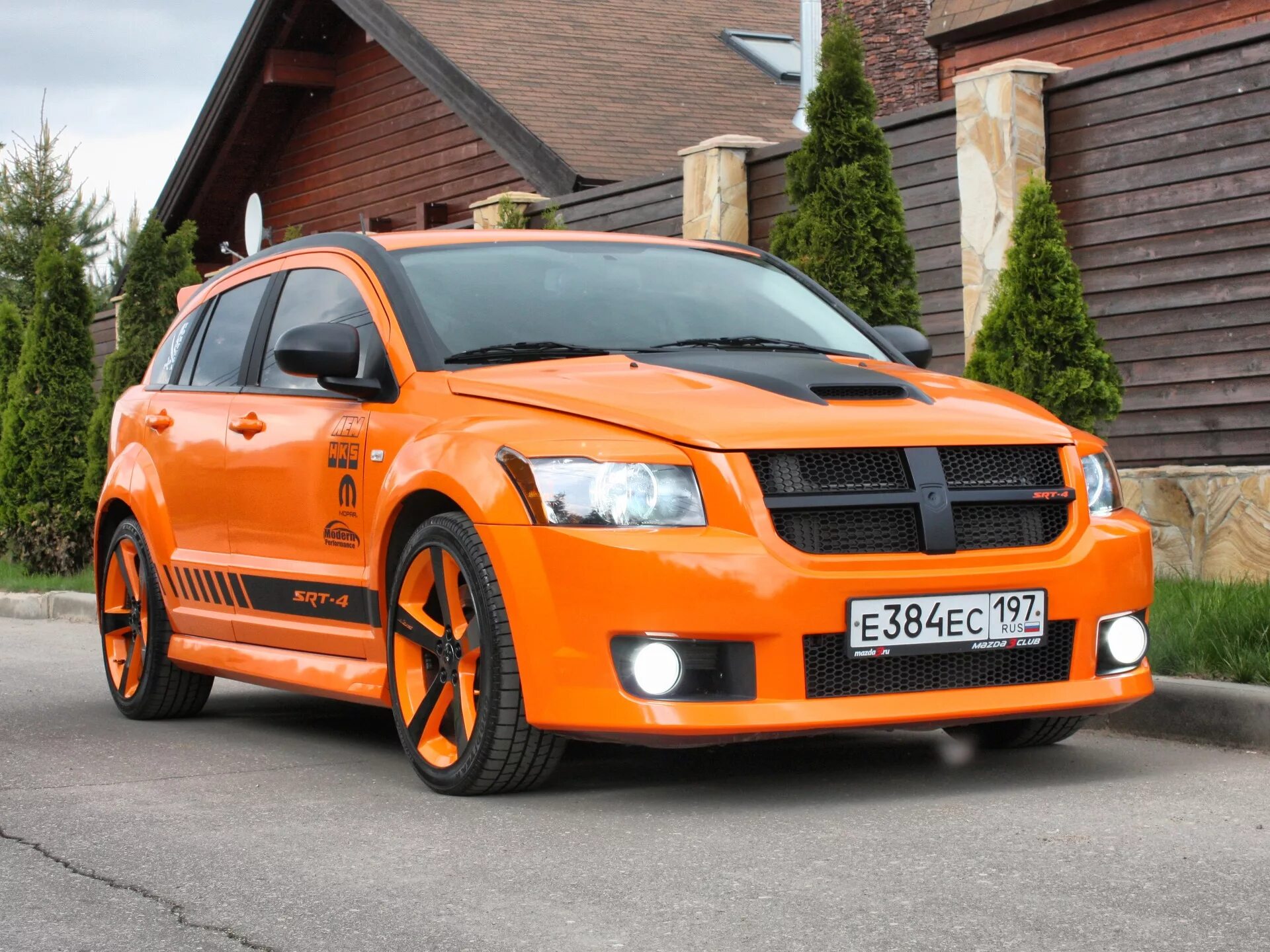 Dodge tuning. Додж Калибр srt4. Додж Калибер srt 4. Додж Калибер СРТ. Тюнингованный Додж Калибер.