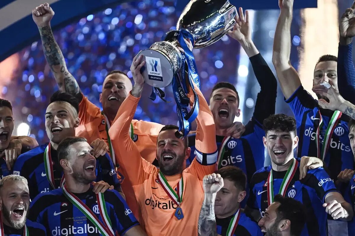 Футбол италия 2023 года. Интер Суперкубок Италии 2023. Интер обладатель Кубка Италии.