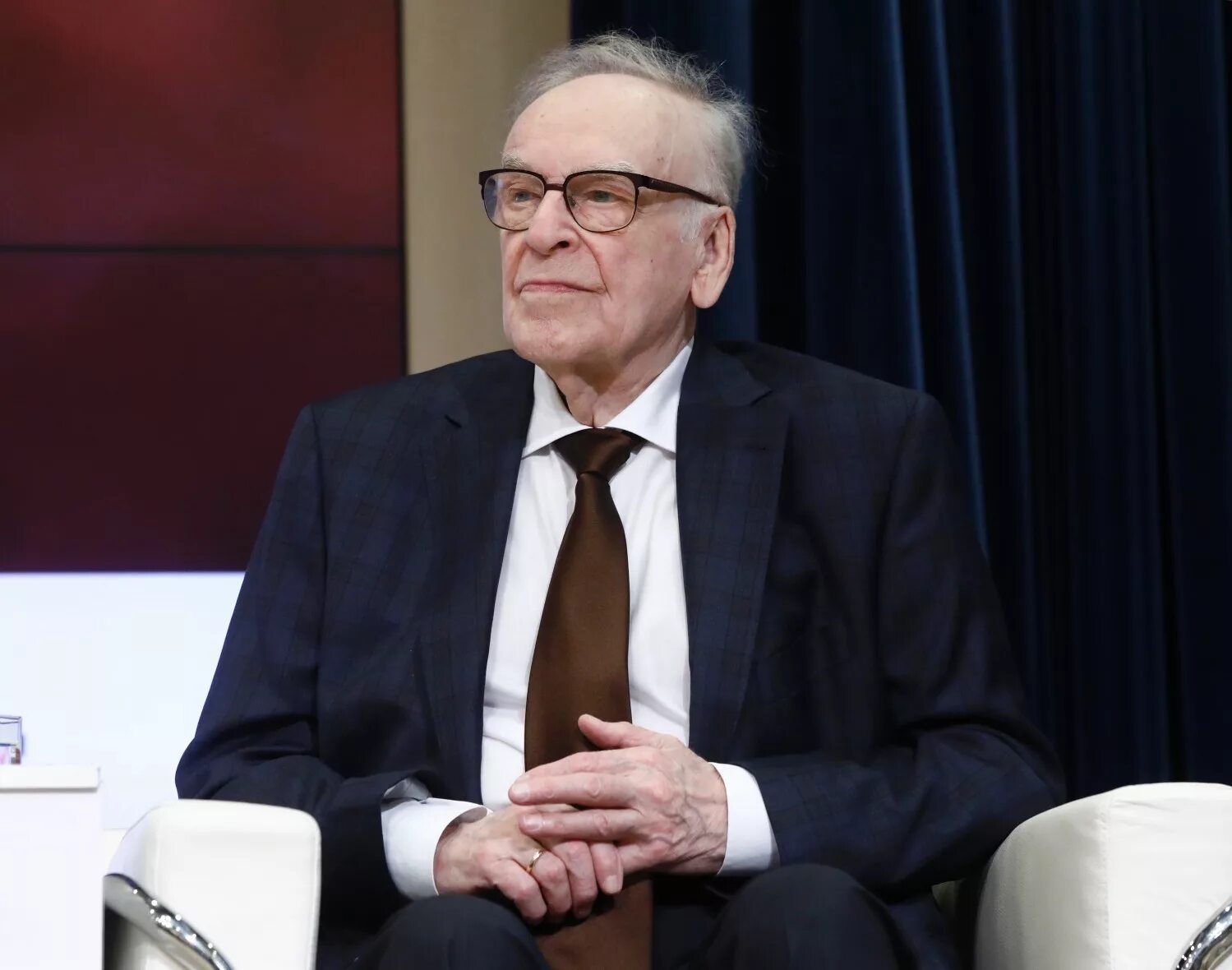 игорь кириллов диктор цт ссср. игорь кириллов ведущий. диктор игорь кириллов на тв. ведущий юрий ковеленов. сейчас диктор подтвердил о том.