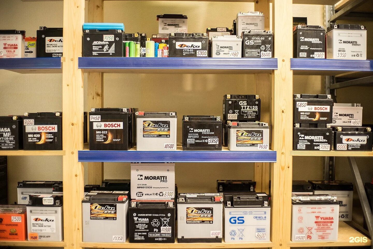 Battery store. Аккумуляторы - специализированный магазин. Магазины аккумуляторов в Кирове. Магазин батарея Владивосток аккумуляторов. АКБ рядом со мной.