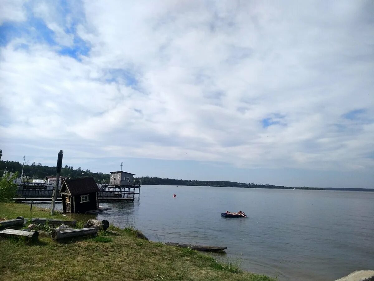 Погода в бердске. Обское море 2022. Обское море в Бердске фото и описание. Погода на месяц в Бердске море. Что за лодка стоит в Бердске на Обском море.