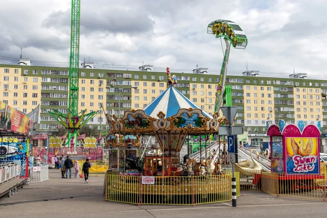 ТЦ Дмитровский аттракционы. Парк аттракционов в Дмитрове. Дмитров парк аттракционов рядом со станцией. Дмитров аттракционы для детей. Дмитров развлечения