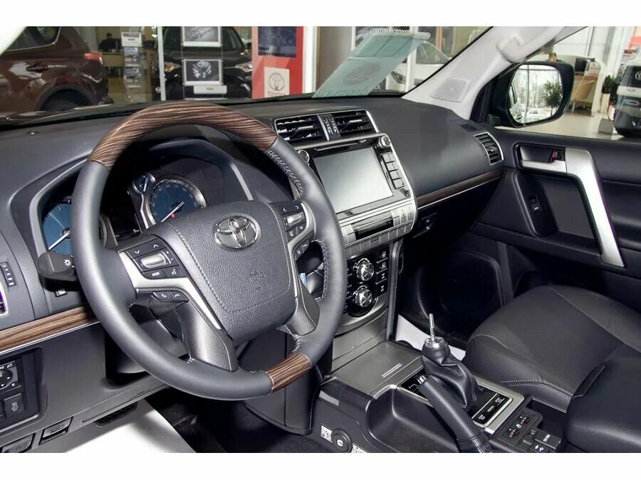 прадо 150 2. 7 автомат. Land cruiser prado 2018 салон. тойота прадо стандарт 2. 7 автомат.