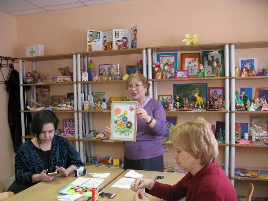 Дом 46 екатеринбург улица металлургов. Дюц новоуральск официальный сайт. Детский центр вариант. Рекреация в школе. Интерьер детских развивающих центров.