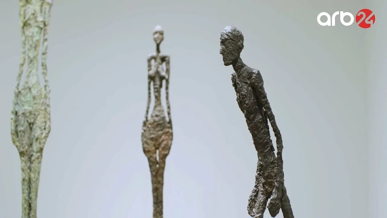 Шагающий бог. Альберто джакометти шагающий человек i. альберто джакометти шагающий человек 1960. альберто джакометти идущий человек скульптура. шагающий человек альберто джакометти фото.