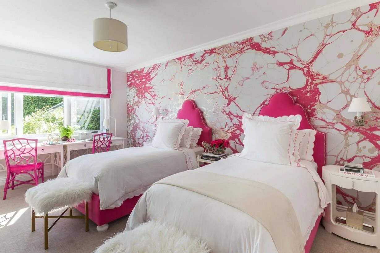 Обоев в спальню мода. Розовые стены в спальне. Спальня в розовых тонах. Спальня в розовом стиле. Розовые стены в интерьере.