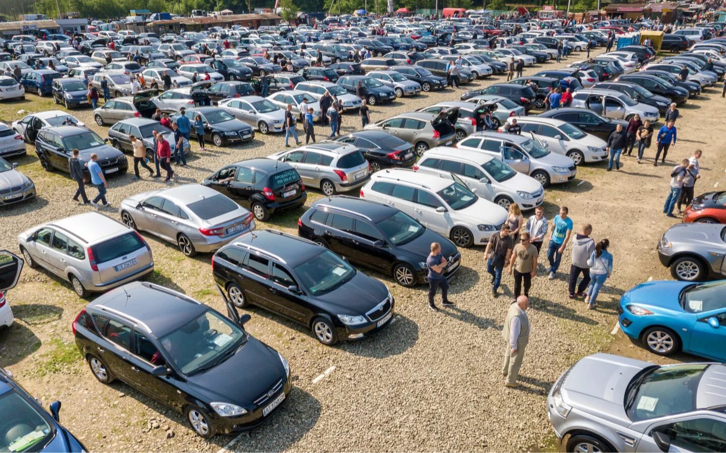 Можно ли купить машину. Рынок автомобилей. Рынок автомобилей с пробегом. Автомобили авторынок. Продажа машин.