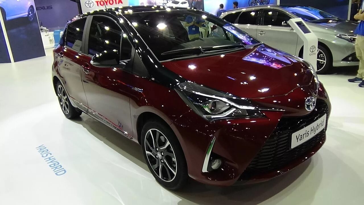 Toyota vitz 2018. Toyota Yaris 2018 Hybrid. Тойота Ярис гибрид 2018. Тойота Ярис 2017 гибрид. Тойота Витц 2018.